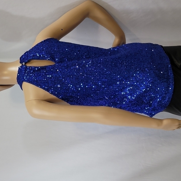 CABLE & Gauge Halter Neck Sequin Embellished Top - Picture 9 of 11